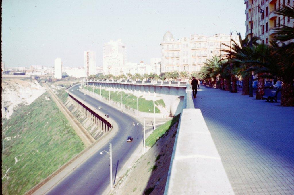 ORAN LE FRONT DE MER.jpg